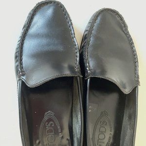 Tod's Women's Black Leather Loafers Size 8.5
